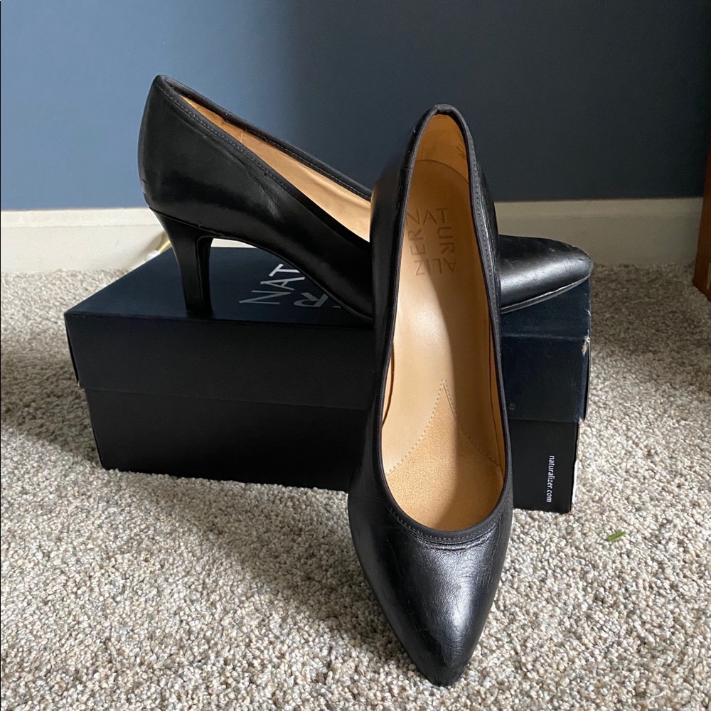 Naturalizer Black Leather Pump size 7.5